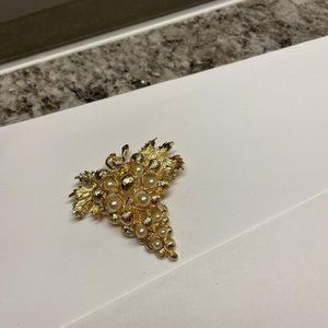 Large Fruit Gold Tone Brooch Pin - Grape With Faux Pearls